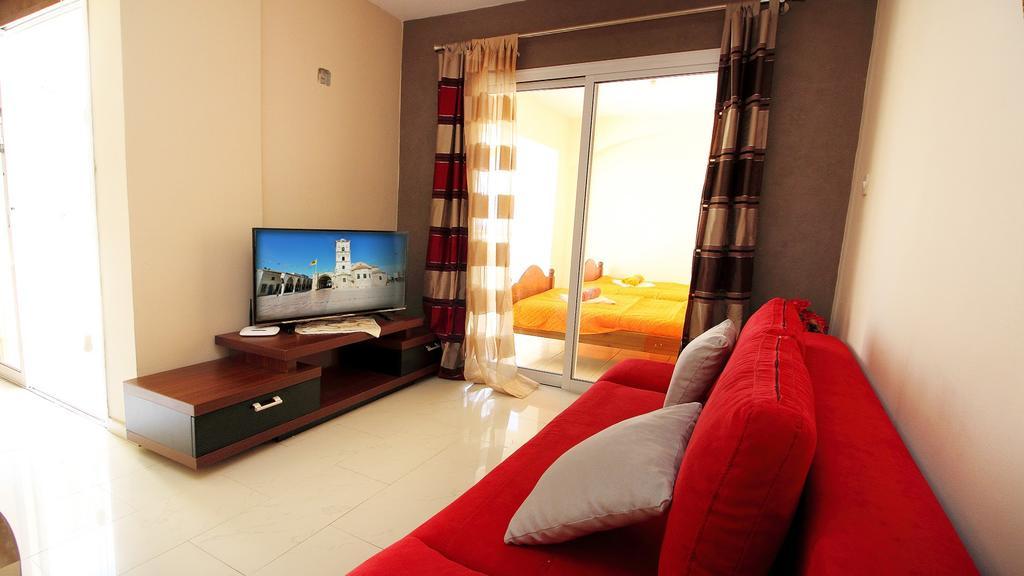 Panikos Beach Apartment I Ларнака Экстерьер фото