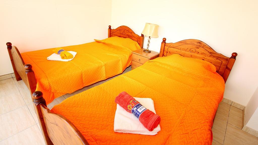 Panikos Beach Apartment I Ларнака Экстерьер фото