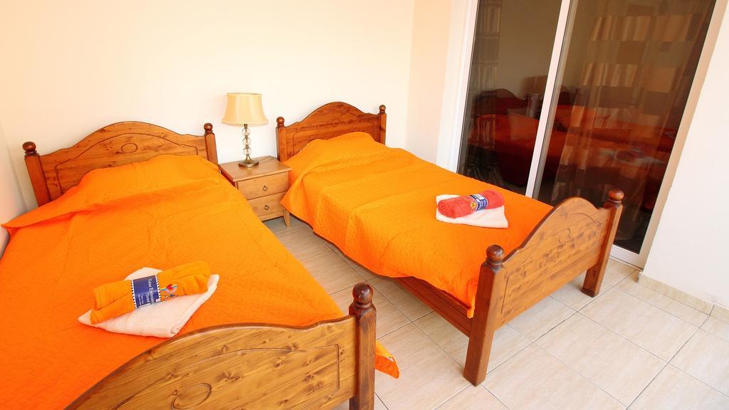 Panikos Beach Apartment I Ларнака Экстерьер фото