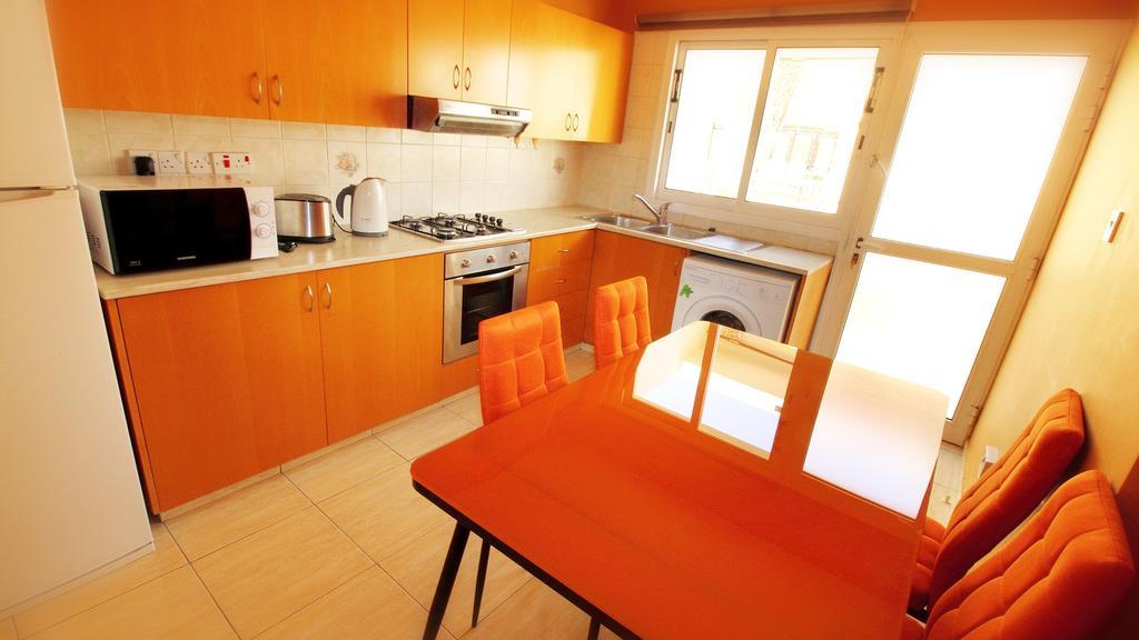 Panikos Beach Apartment I Ларнака Экстерьер фото