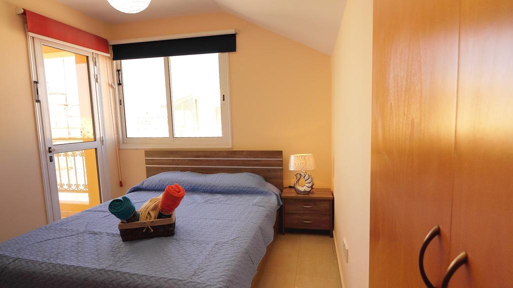 Panikos Beach Apartment I Ларнака Экстерьер фото